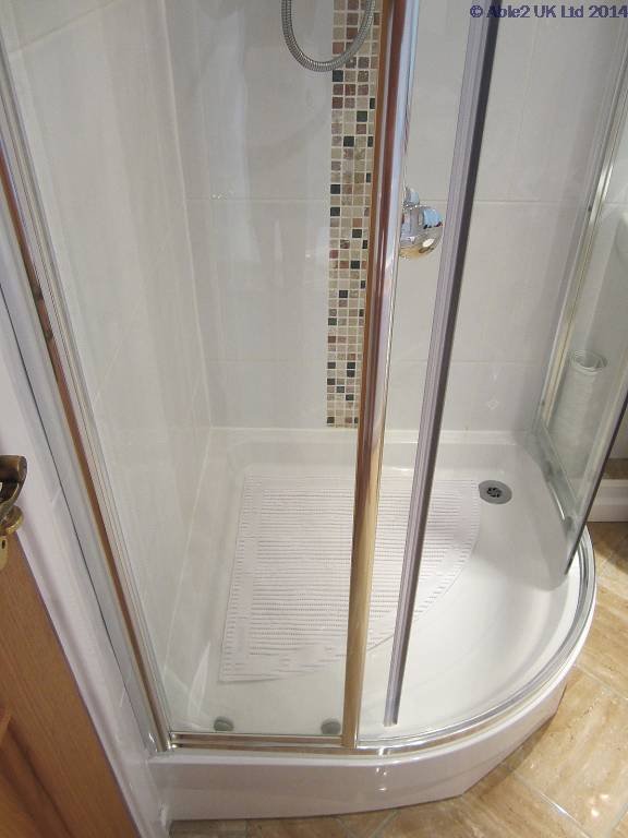 StayPut Anti-Slip Corner / Quadrant Shower Mat - Image 2